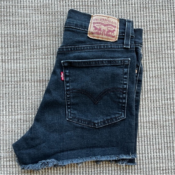 Levi’s High Rise Shorts 27 - Picture 1 of 3